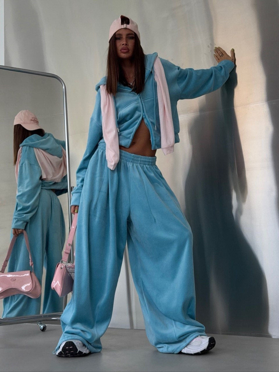 Ensemble Velours Oversize pour Femmes avec Sweat à Capuche Zippé Court et Pantalon à Plis Échoarchiv