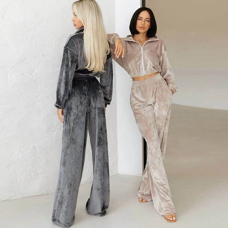 Ensemble de lounge en velours luxueux pour femmes avec veste à fermeture éclair courte et jogger à taille haute Echo Archiv