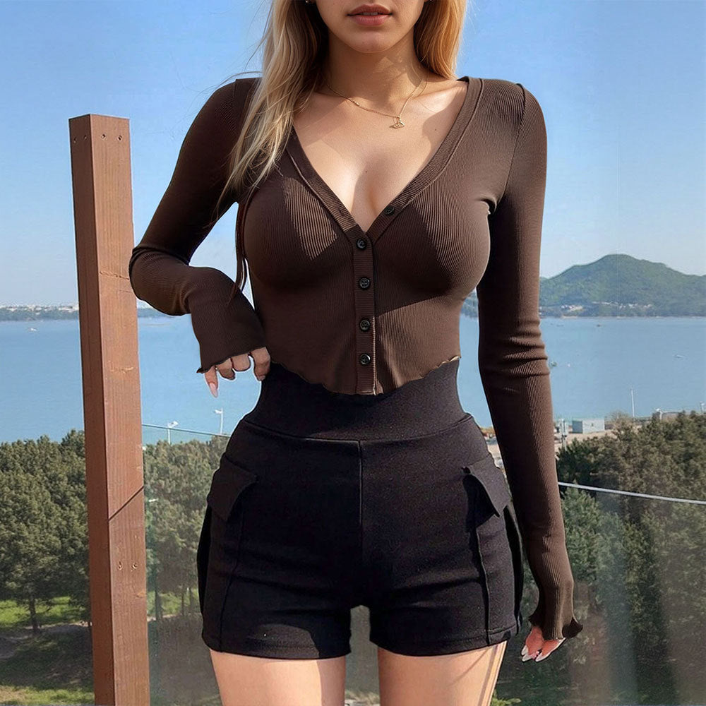 Cardigan court à boutons en maille côtelée pour femmes avec décolleté en V, manches à trou pour le pouce et ourlet effiloché