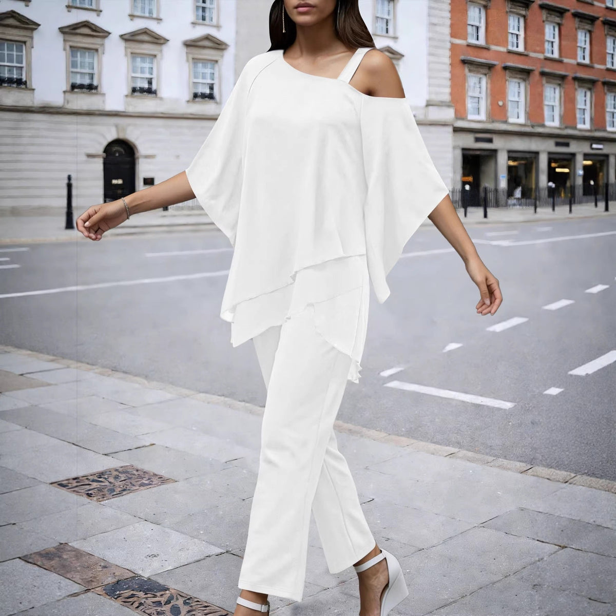 Blouse à couches pour femmes avec bretelles asymétriques et volant asymétrique Echoarchiv