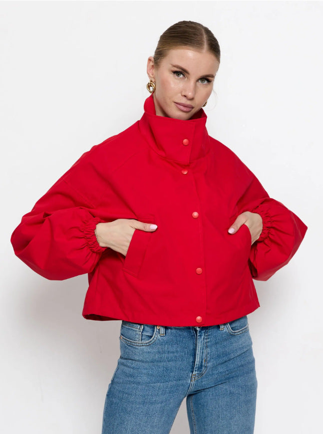 Veste courte à la mode pour femmes avec col haut