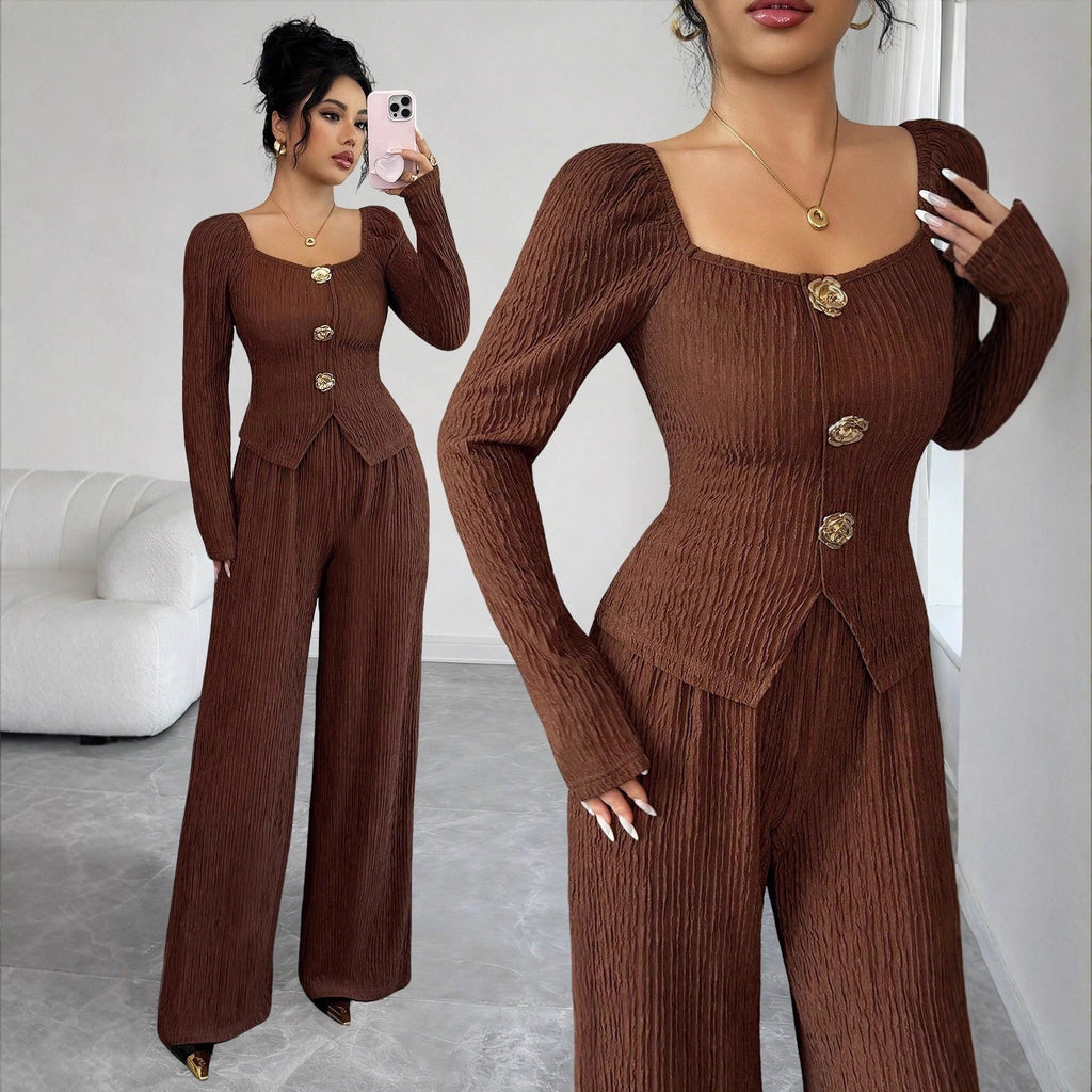 Ensemble de blouse et pantalon cintré en crinkle-plié avec manches bouffantes et boutons décoratifs R&B