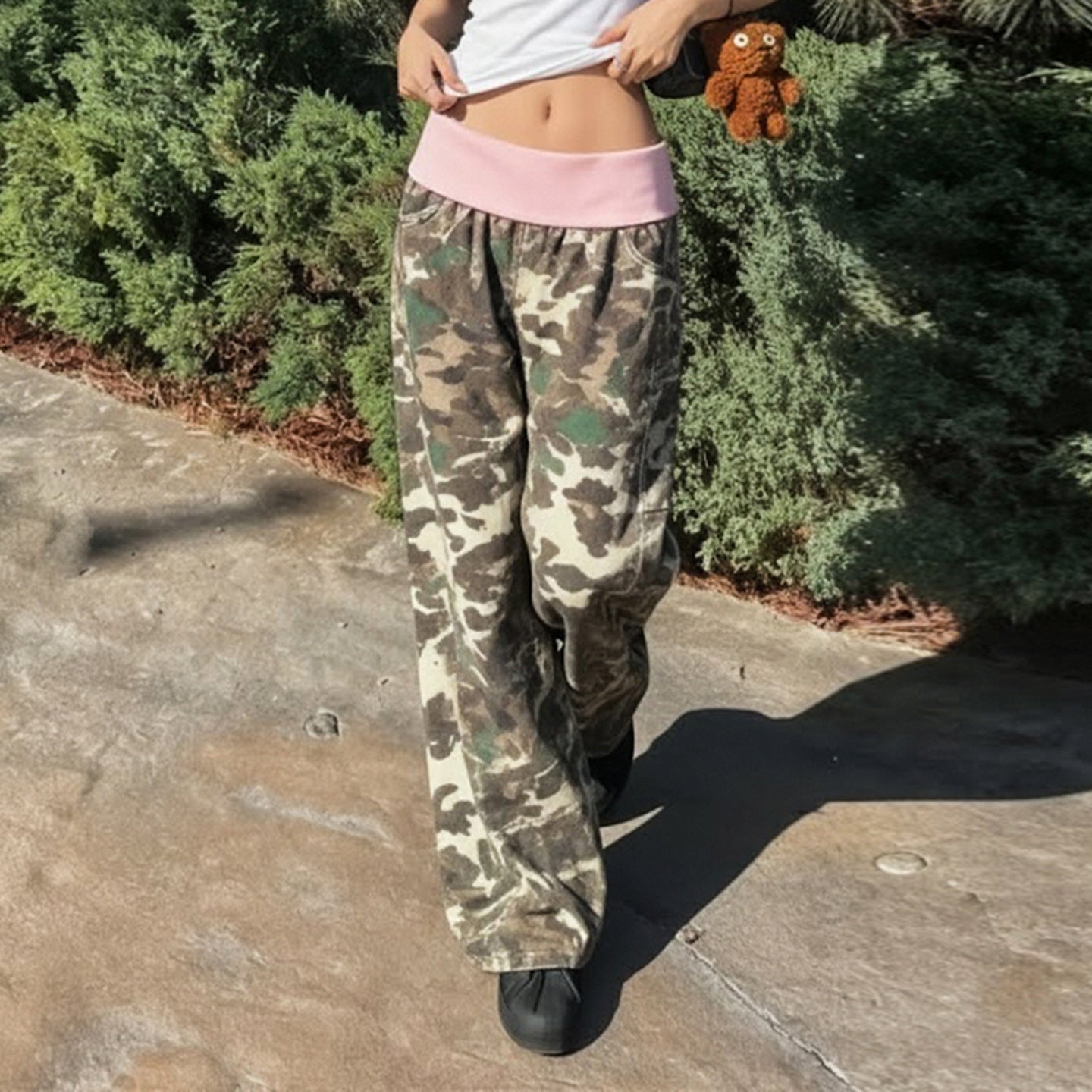 Pantalon de lounge pour femmes avec taille élastique, motif camouflage et confort extensible Echo Archiv