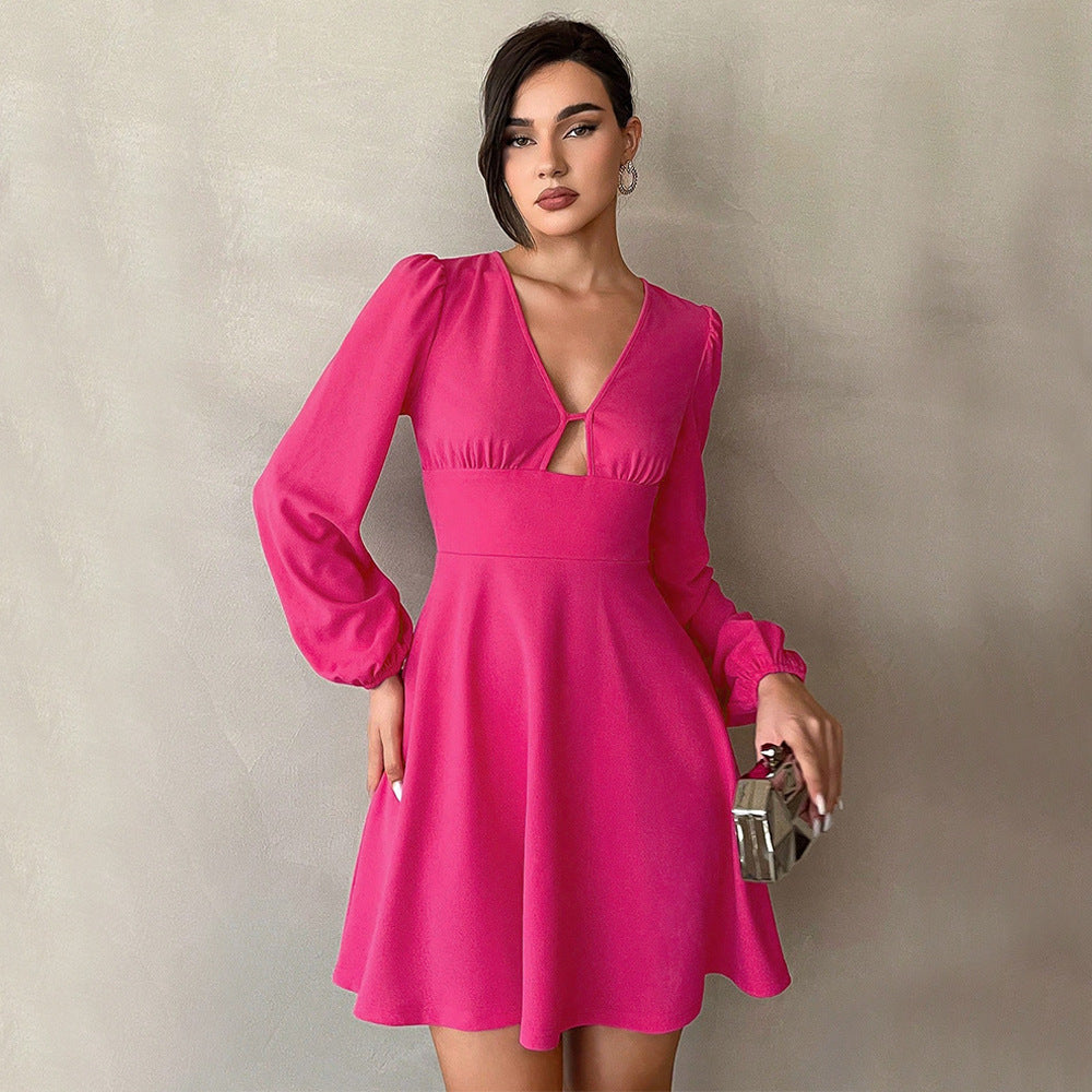 Robe mini A-ligne courte pour femmes avec décolleté en V et petit détail de décolleté, taille Empire et manches ballon