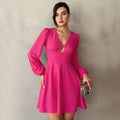 Robe mini A-line courte pour femmes avec décolleté en V et petit détail de décolleté, taille Empire et manches ballon