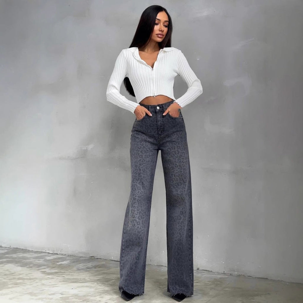 Jeans évasés taille haute pour femmes avec imprimé léopard discret, jambe large et ourlet brut Echo Archiv