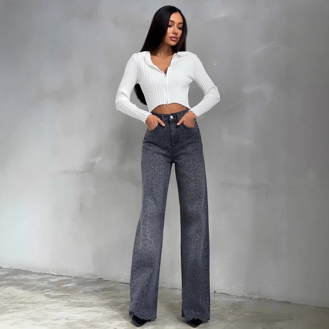 Jeans évasés taille haute pour femmes avec imprimé léopard discret, jambe large et ourlet brut Echo Archiv