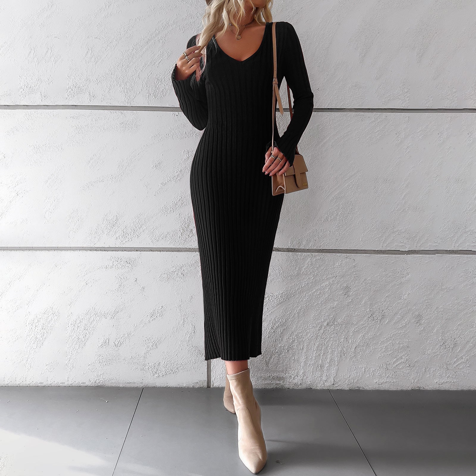 Robe midi en maille côtelée cintrée pour femmes avec décolleté en V profond, couture sculptante et manches longues Echo Archiv