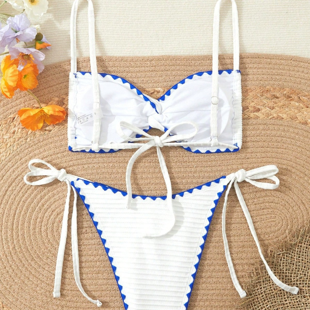 Bikini triangle femme avec volant décoratif Echo Archiv