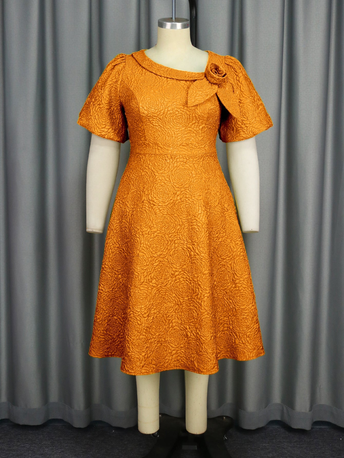 Robe pour femmes avec imprimé floral élégant et décoration en nœud R&B
