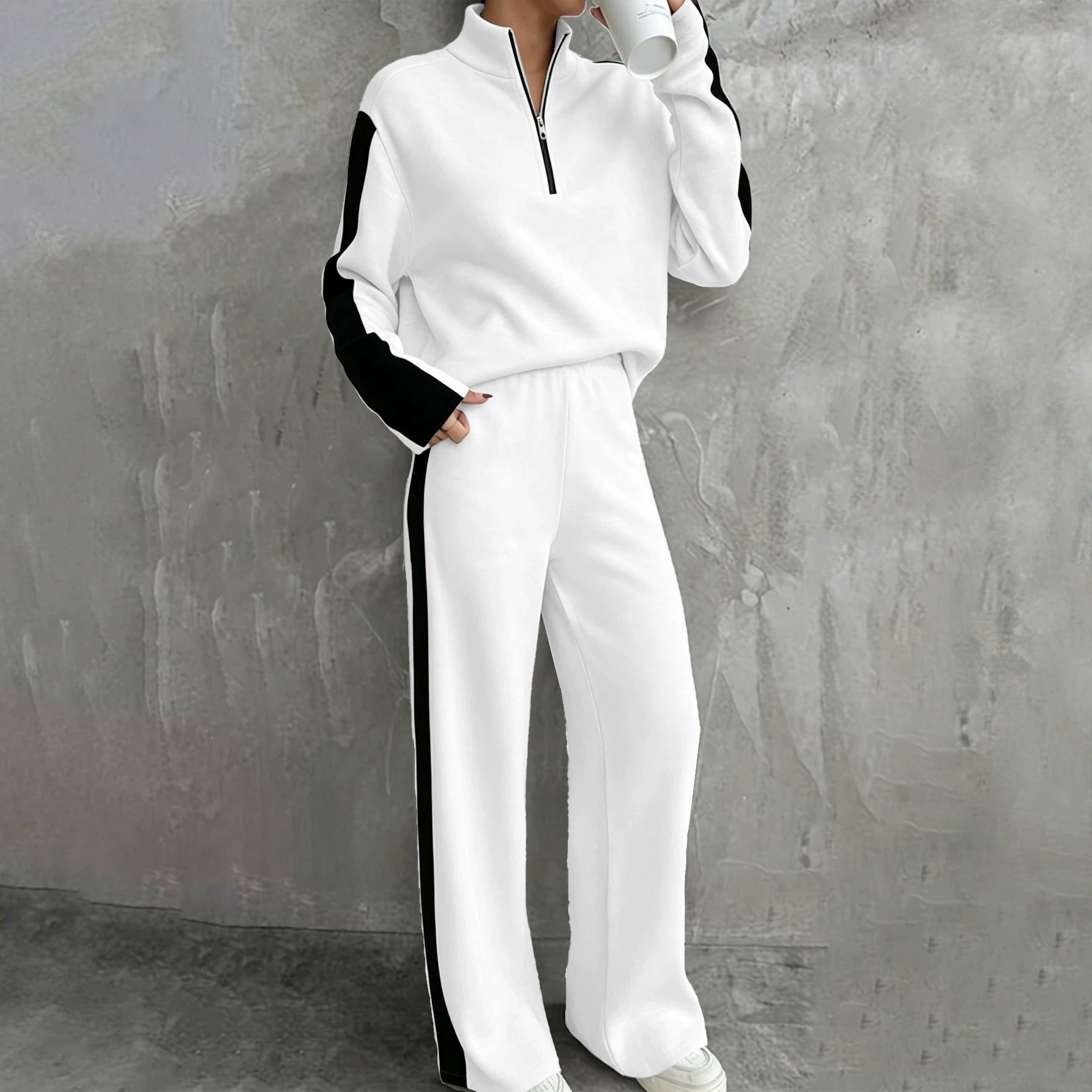 Ensemble de jogging décontracté pour femmes avec demi-zip, taille élastique et bandes contrastées sur les côtés Echo Archiv