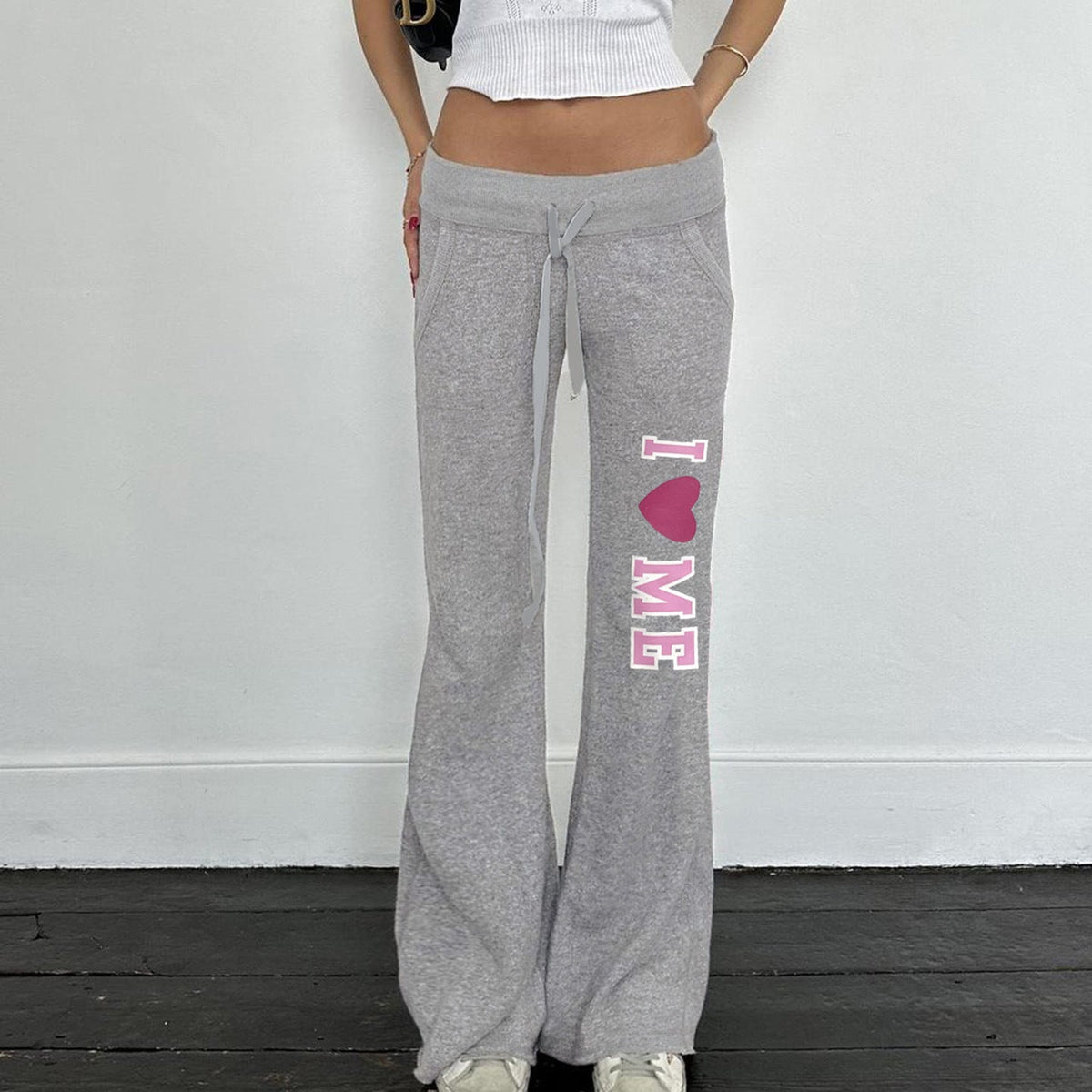 Pantalon de jogging évasé pour femmes avec cordon de serrage, poches latérales et imprimé Love frappant Echo Archiv