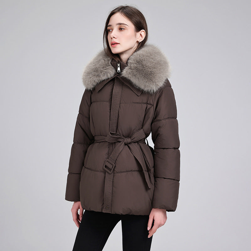 Manteau court matelassé pour femmes avec col en fausse fourrure volumineux et ceinture en tissu cintrée Echo Archiv