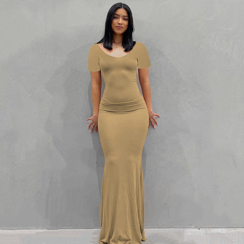 Robe maxi en jersey ajustée pour femmes avec drapés cintrés, manches longues et ourlet évasé Echoarchiv