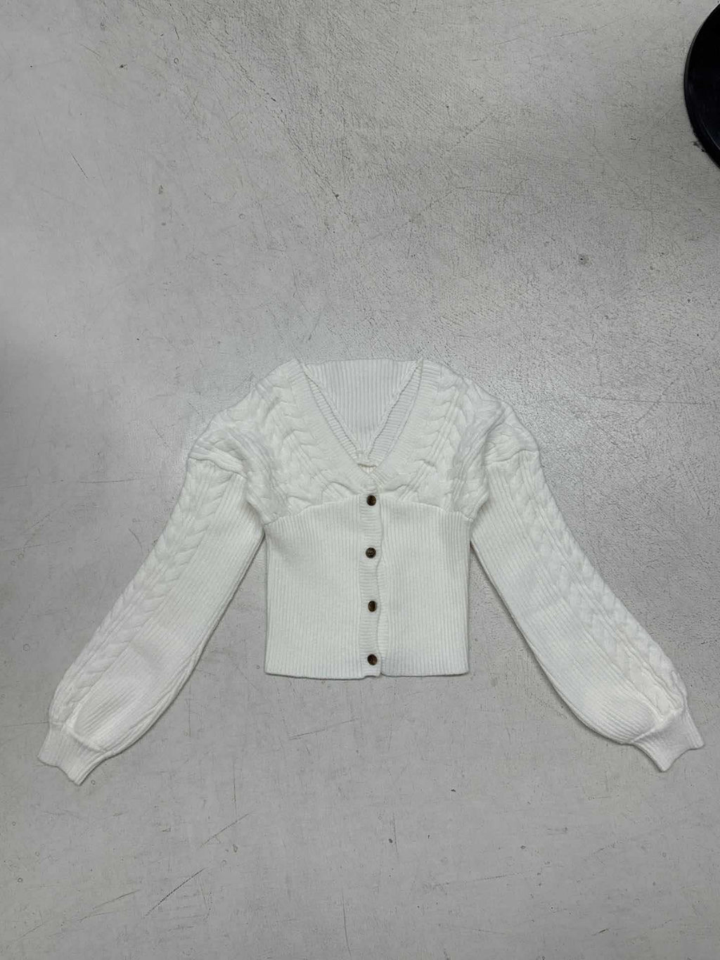 Cardigan en tricot cintré pour femmes avec décolleté en V, manches à motif torsadé et boutons en bois décoratifs Echo Archiv