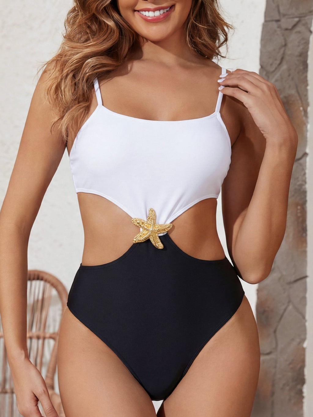 Maillot de bain élégant pour femmes avec découpe latérale et décoration maritime Echo Archiv