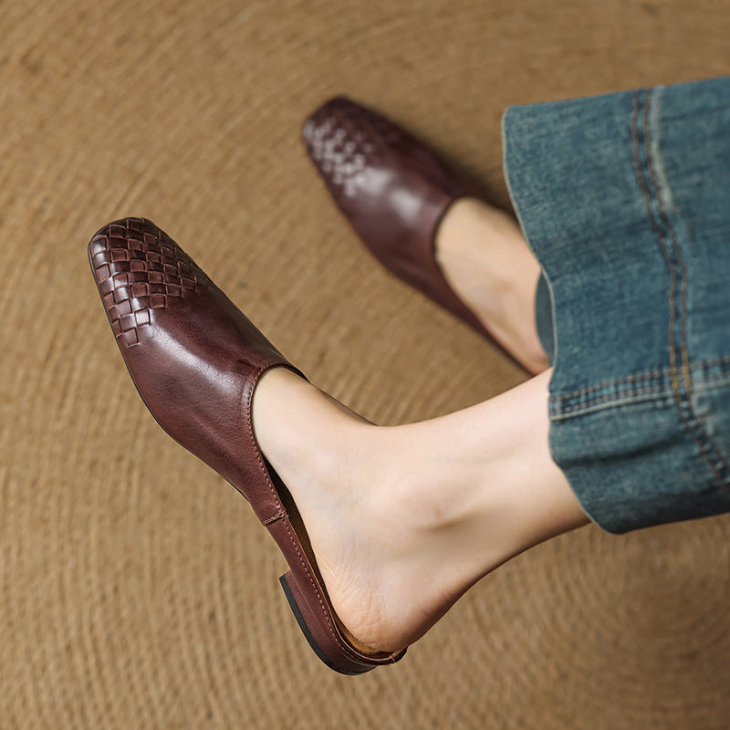 Alessira | Pantoufles en cuir classiques à bout fermé