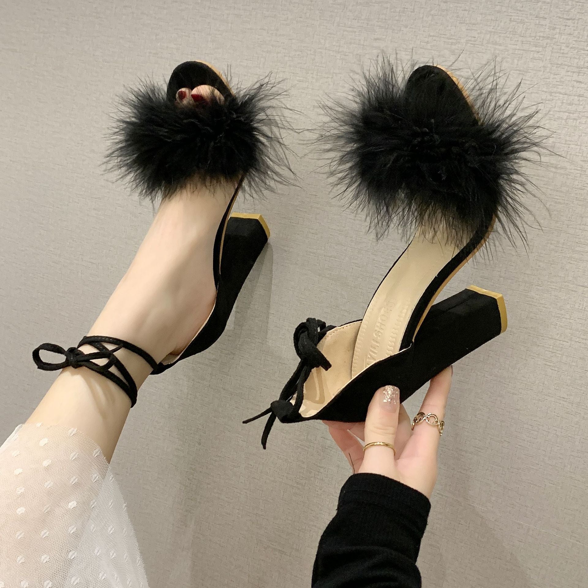 Sandales à talons hauts pour femmes avec pompon en peluche décoratif et lacets féminins R&B