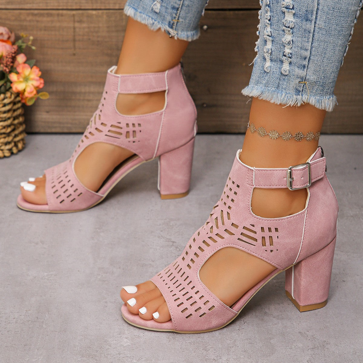 Sandales ouvertes à talons hauts pour femmes avec design à la mode R&B