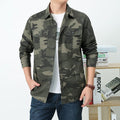 Veste utilitaire légère en camouflage pour hommes avec poches poitrine doubles, fermeture frontale boutonnée et coupe régulière Echo Archiv