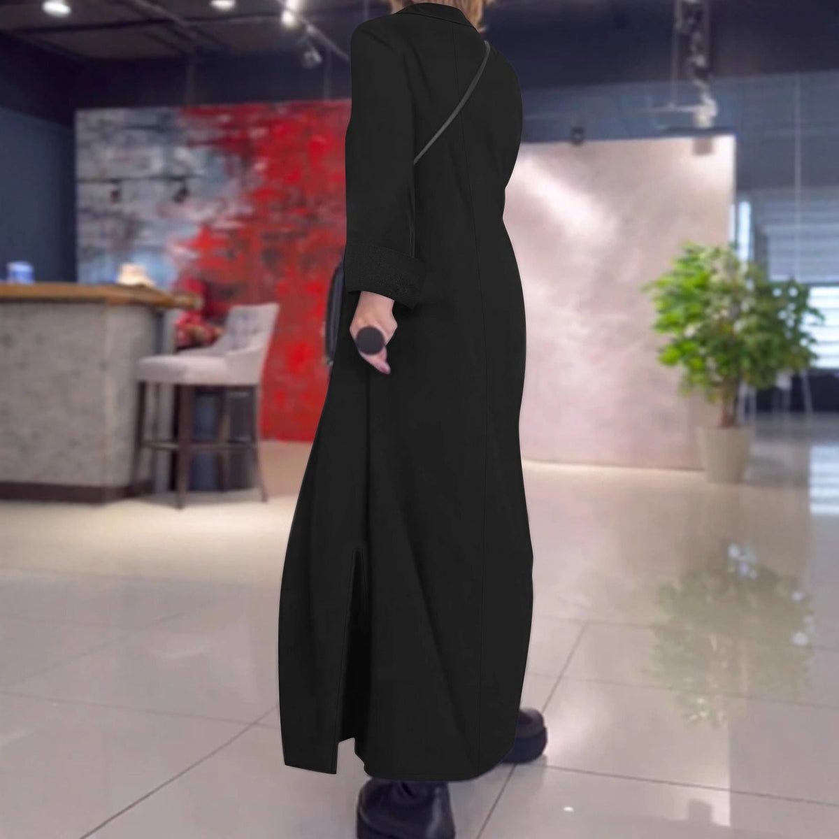 Robe maxi fluide pour femmes avec col montant en V, manches longues et poches latérales Echoarchiv