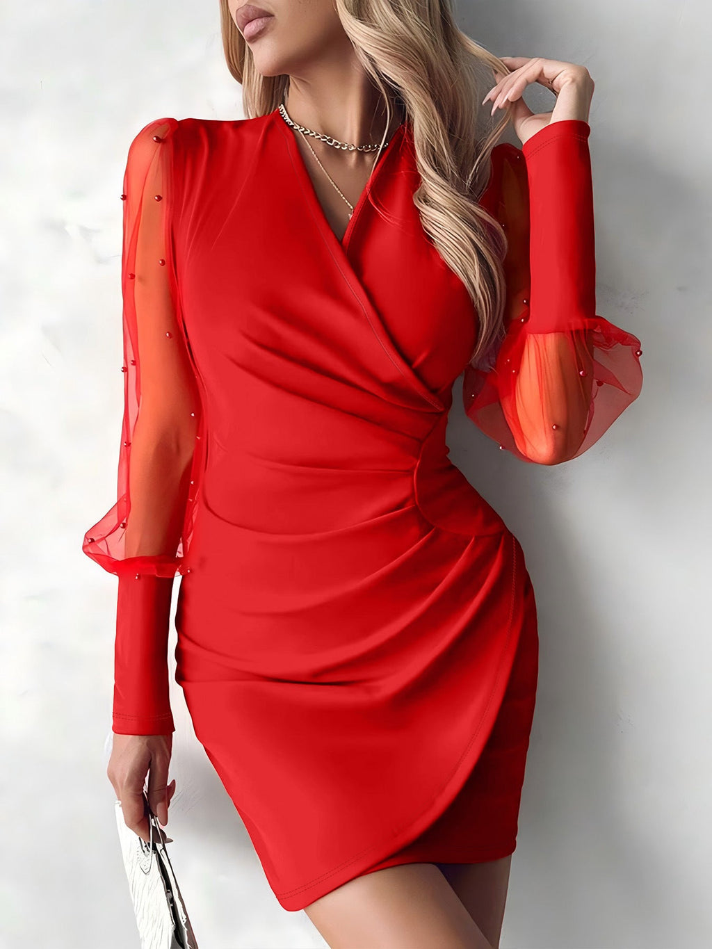 Robe fourreau à encolure cache-cœur avec manches en chiffon ornées de perles