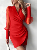 Robe fourreau à encolure cache-cœur avec manches en chiffon ornées de perles