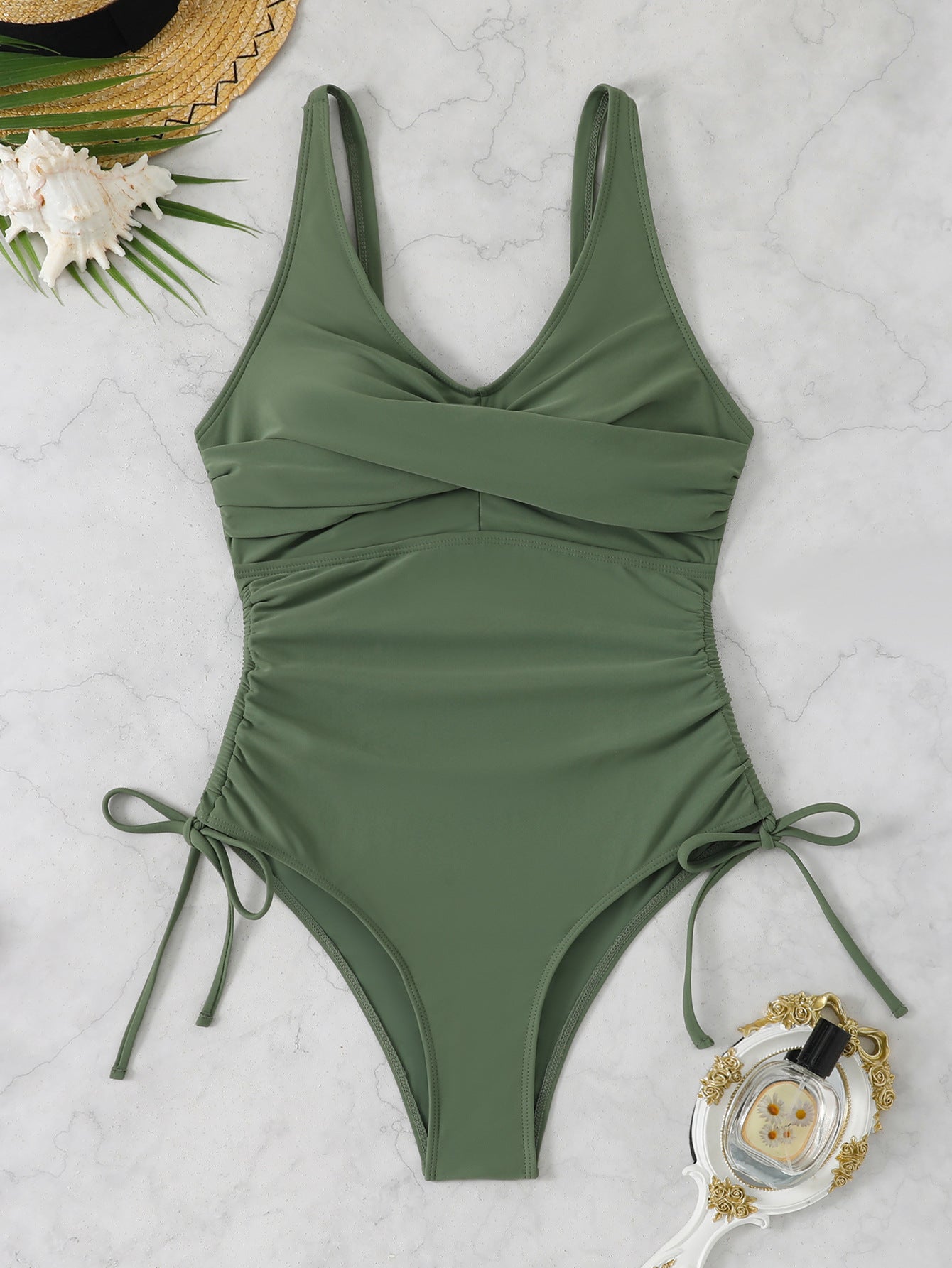 Maillot de bain une pièce de qualité supérieure pour femmes avec un design enveloppant flatteur R&B