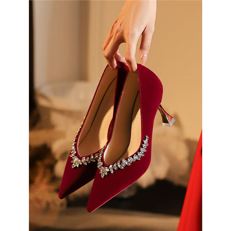 Pompes élégantes pointues pour femmes avec décoration en cristal R&B