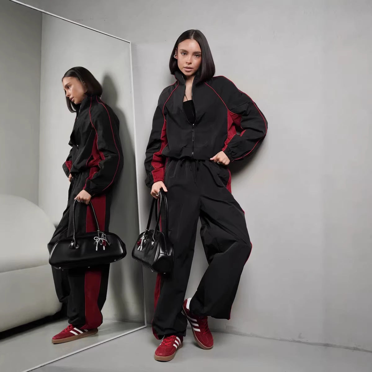 Ensemble de sport élégant pour femmes avec col montant, veste zippée et pantalon à large bande latérale Echo Archiv