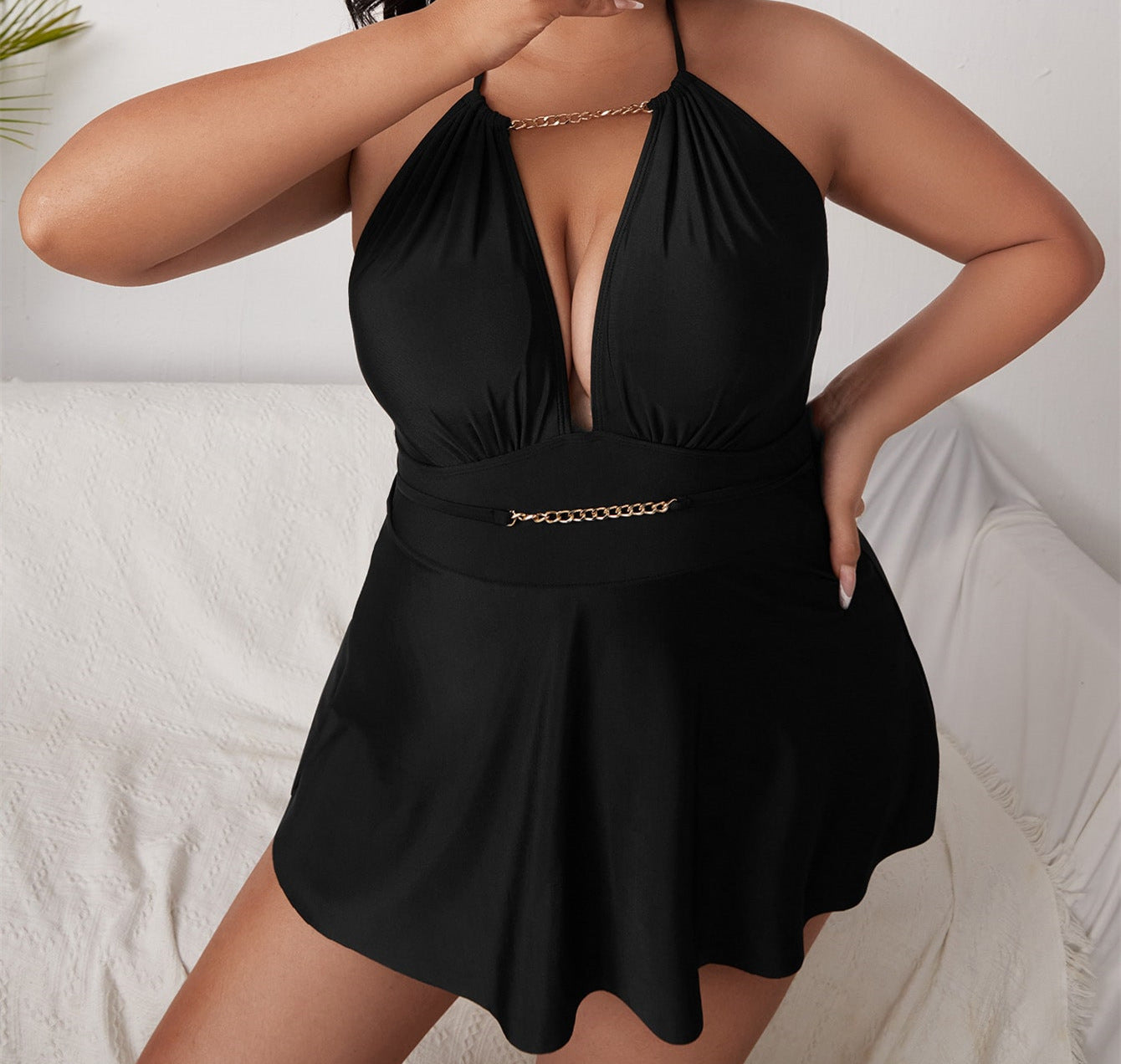 Robe de plage pour femmes avec décolleté en V profond et détail en chaîne Echo Archiv