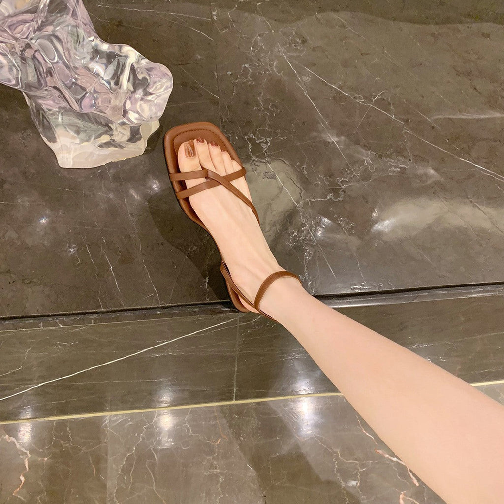 Sandales plates élégantes pour femmes avec design de sangle ajouré R&B