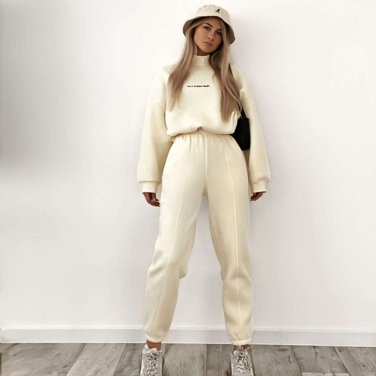 Ensemble de détente oversize pour femmes avec col montant et pantalon de jogging taille haute élastique