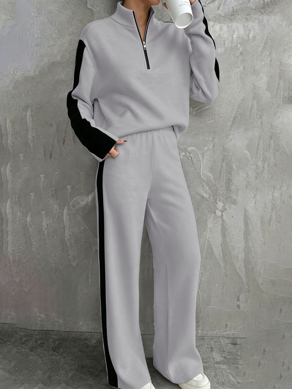 Ensemble de jogging décontracté pour femmes avec demi-zip, taille élastique et bandes contrastées sur les côtés Echo Archiv