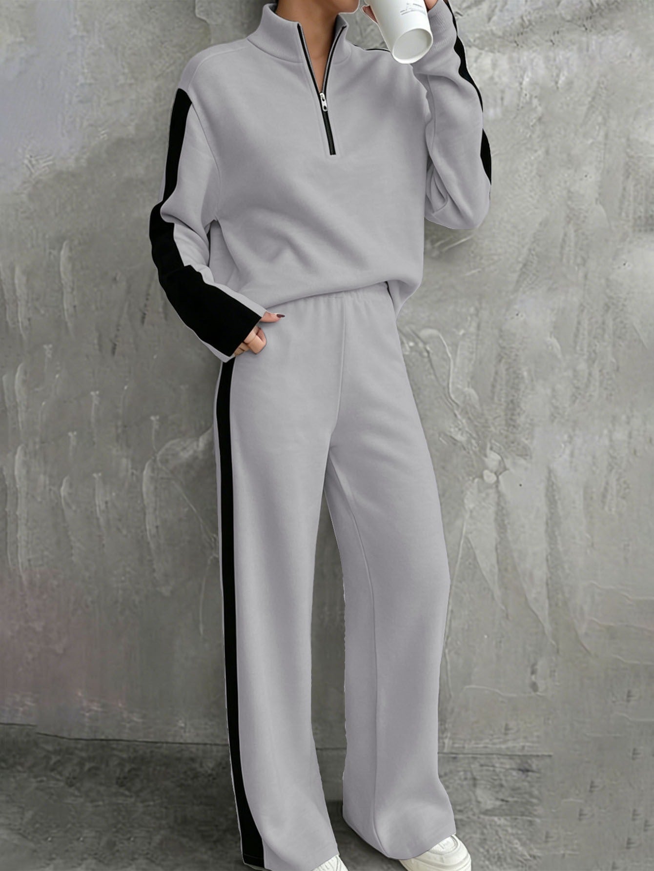 Ensemble de jogging décontracté pour femmes avec demi-zip, taille élastique et bandes contrastées sur les côtés Echo Archiv