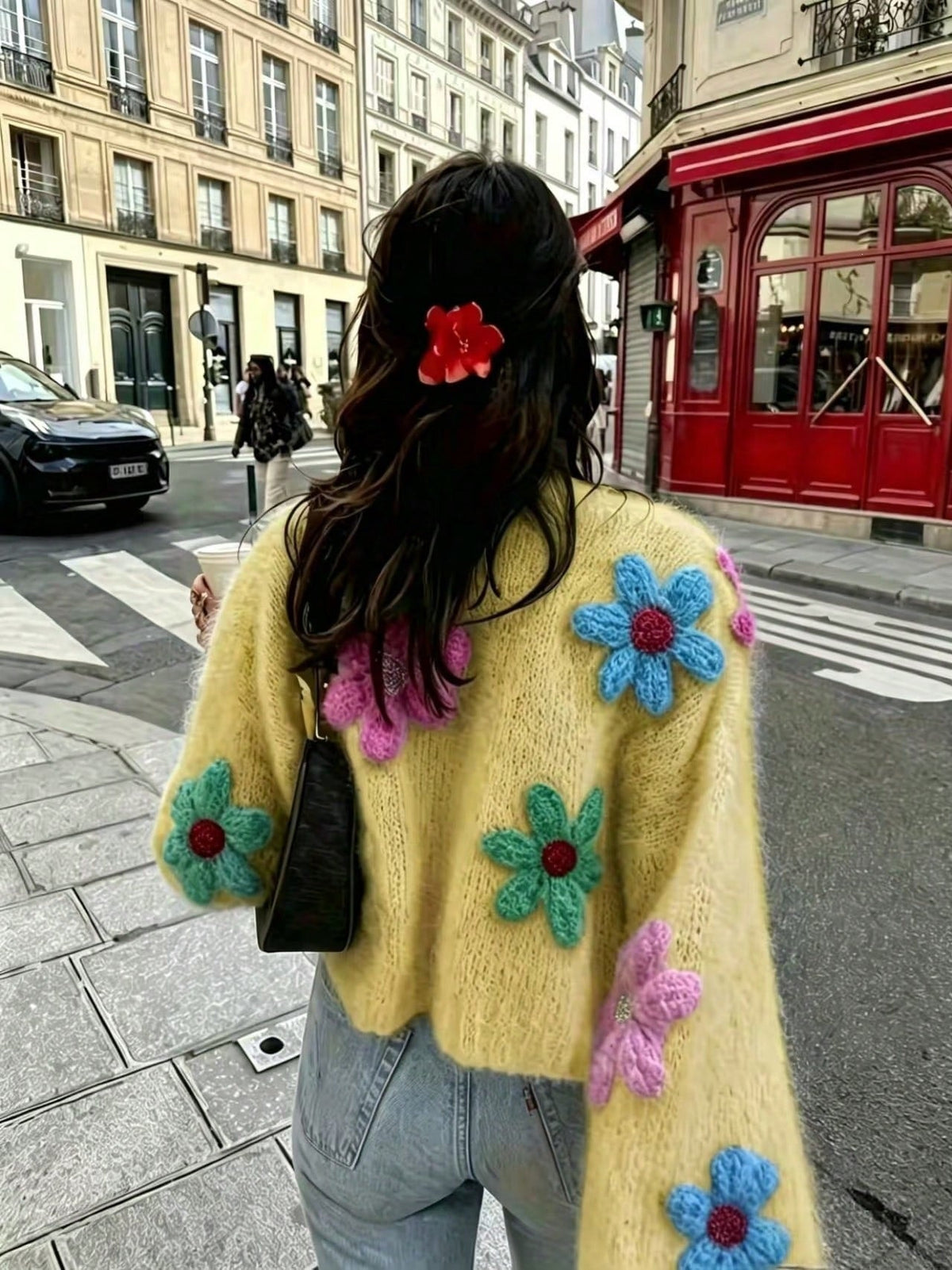 Cardigan en maille oversize pour femmes avec appliqués floraux 3D Echoarchiv