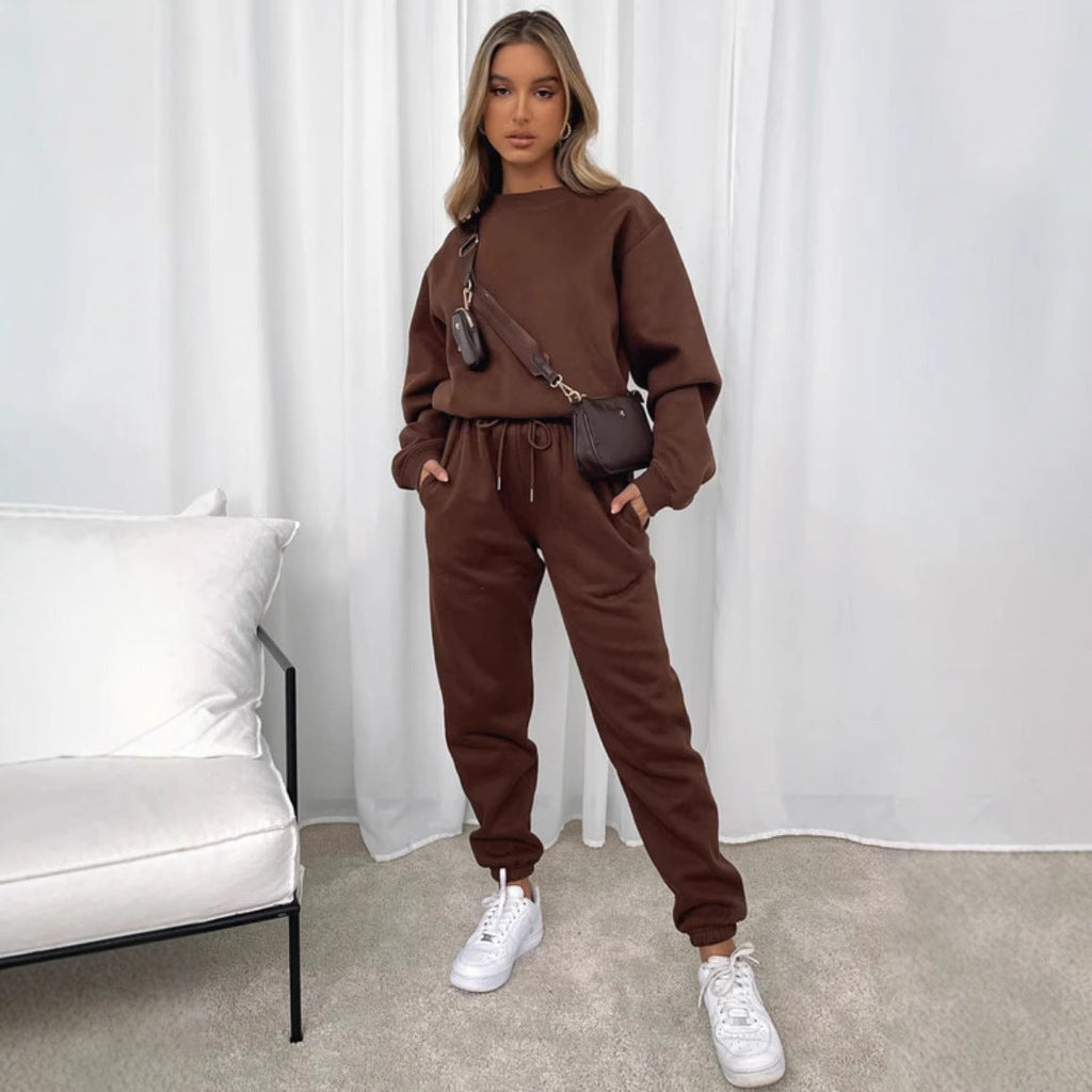 Ensemble de loungewear Cozy à deux pièces pour femmes avec col rond oversize et jogging taille haute avec cordon Echo Archiv
