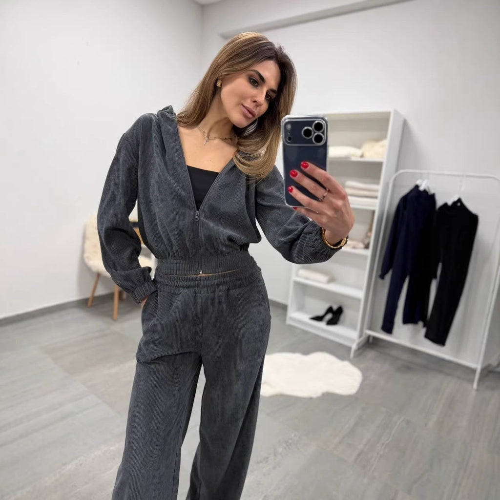 Ensemble en velours côtelé doux pour femmes avec veste à capuche courte et pantalon confortable Echo Archiv