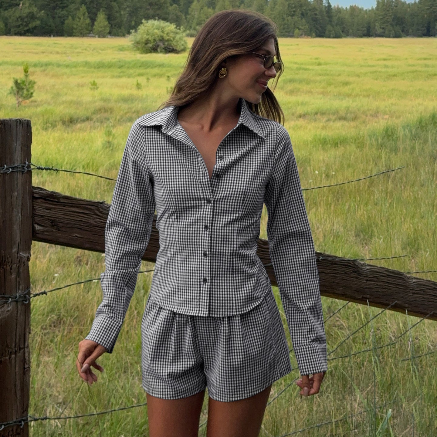 Ensemble Vichy deux pièces pour femmes avec une veste blouson cintrée à coutures viennoises et un short taille haute Echo Archiv
