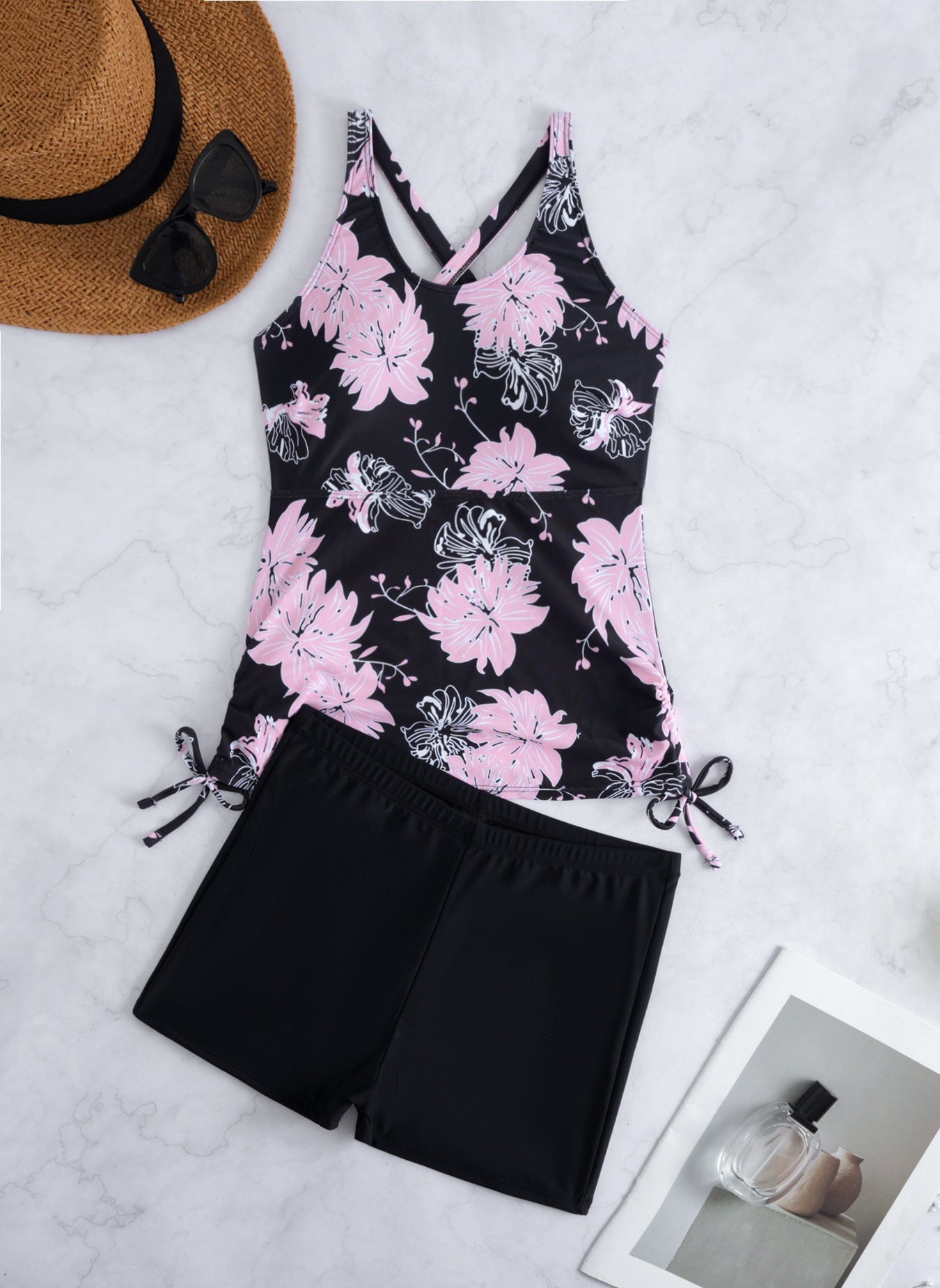 Ensemble Tankini Femme avec design floral tendance et shorts confortables R&B