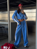 Ensemble d'entraînement crop-zip pour femmes avec jambes larges et bandes latérales contrastées Echoarchiv