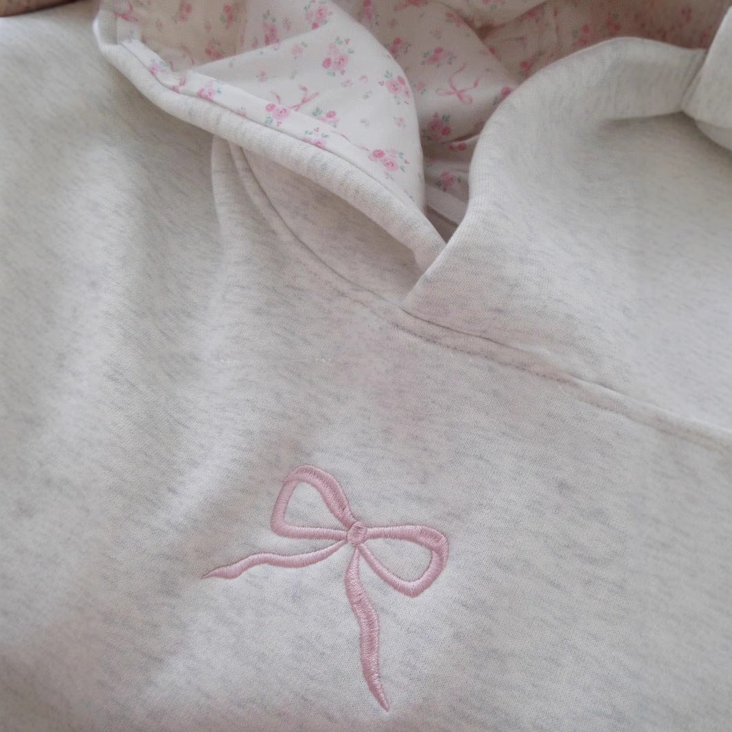 Hoodie pour femmes avec design floral brodé et doublure de capuche imprimée Echoarchiv