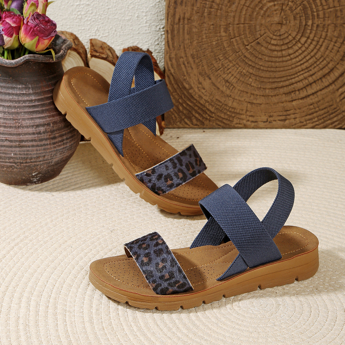 Sandales confortables pour femmes avec des brides élastiques et un lit de pied anatomique R&B