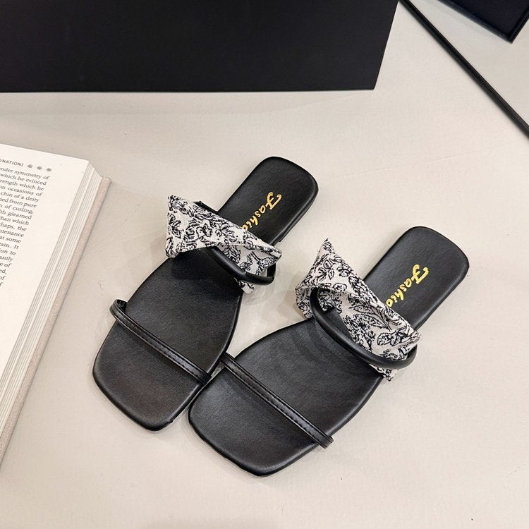 Sandales à lanières pour femmes avec élégant bracelet de cheville et lacets stylisés R&B
