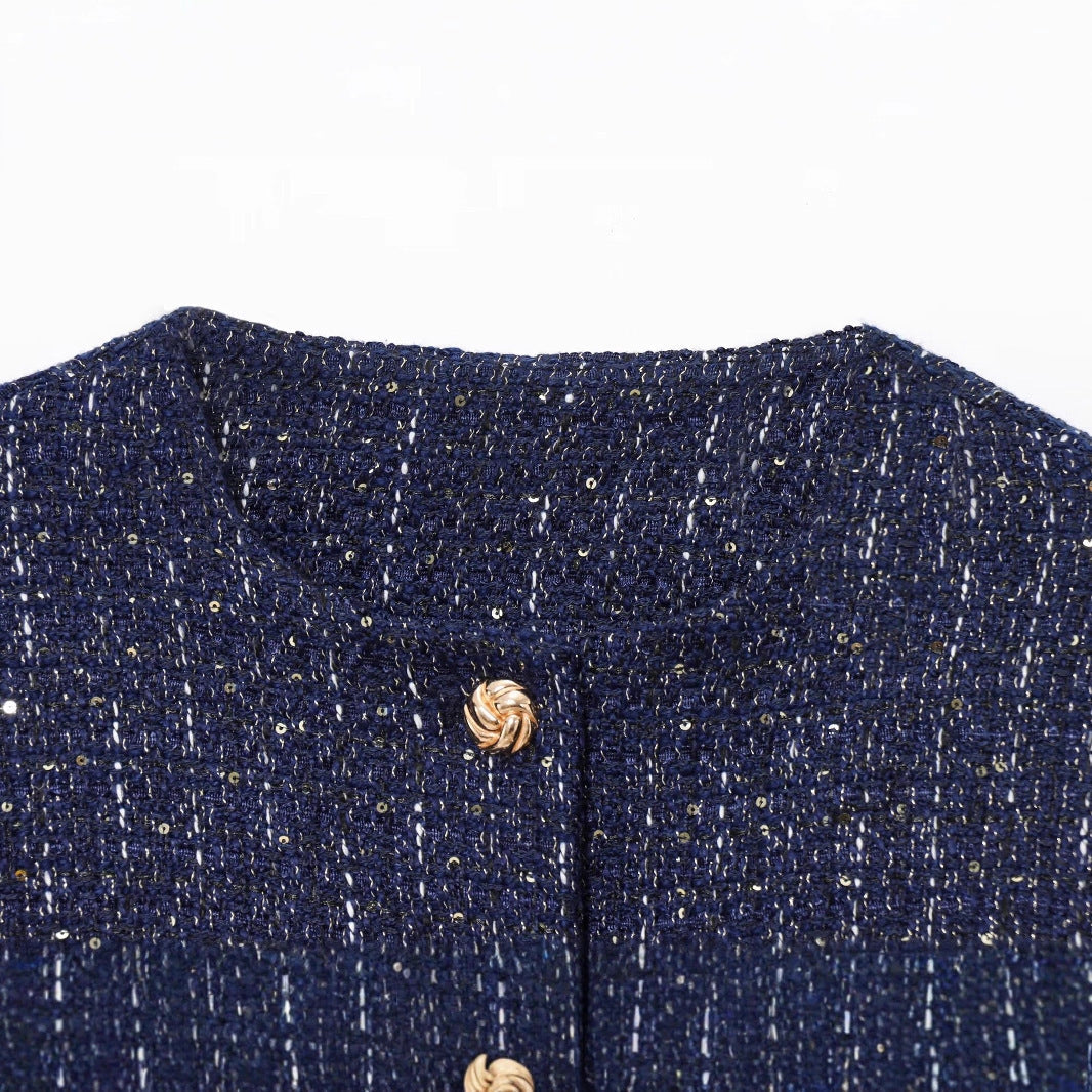Veste courte féminine à boutons dorés