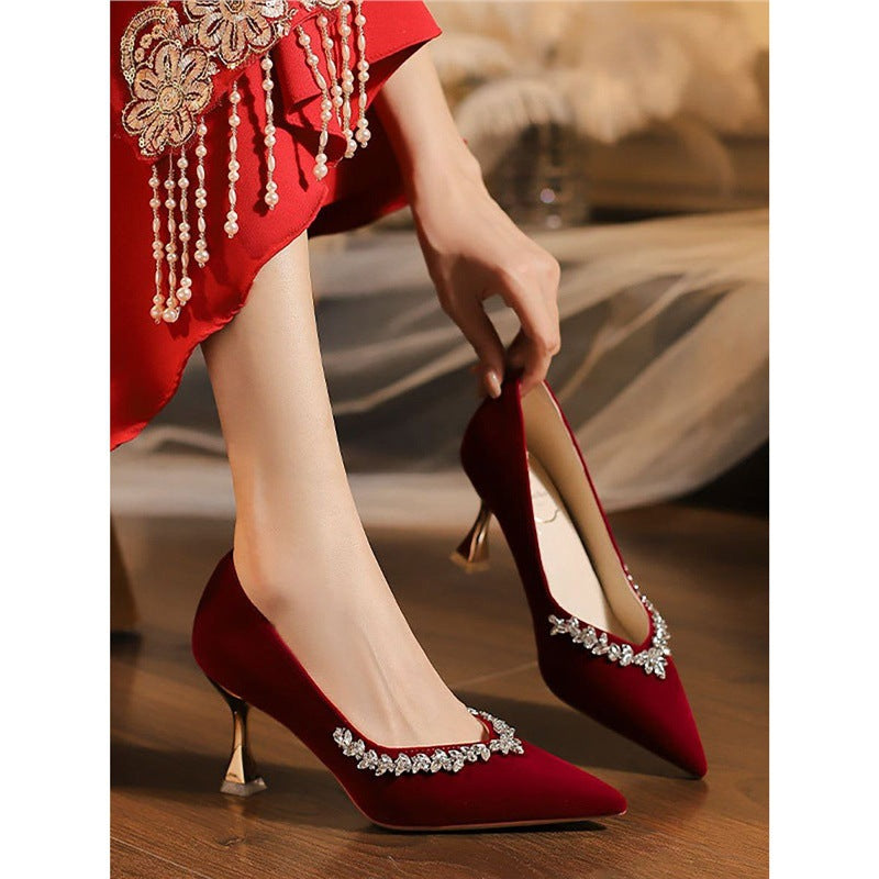 Pompes élégantes pointues pour femmes avec décoration en cristal R&B