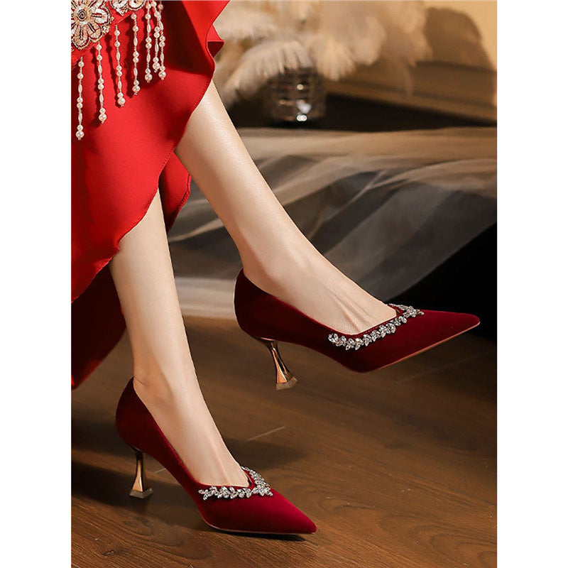 Pompes élégantes pointues pour femmes avec décoration en cristal R&B