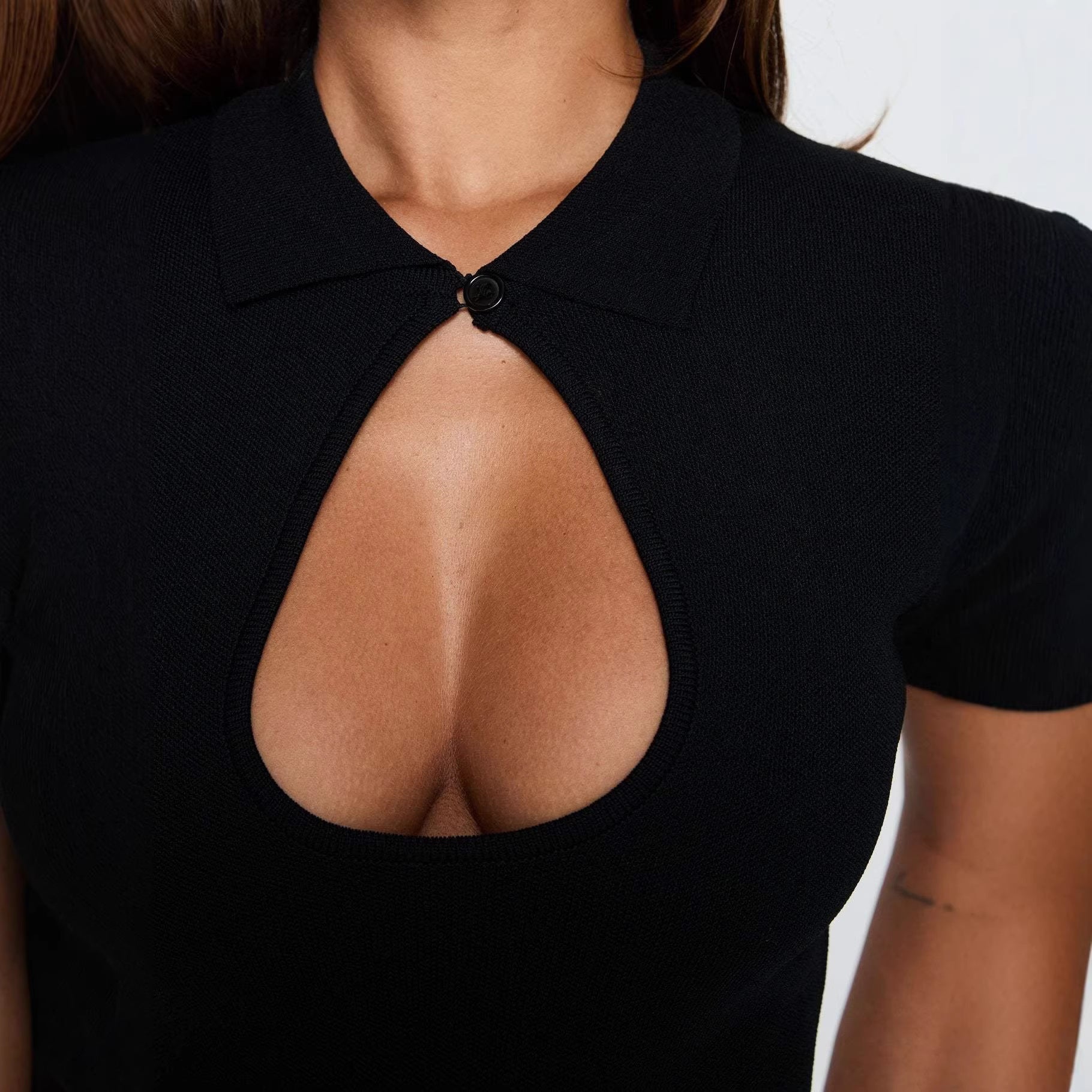 Polo femme ajusté avec découpe élégante R&B