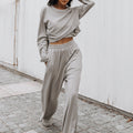 Ensemble de lounge ample pour femmes avec pull oversized cropped et pantalon palazzo taille haute Echo Archive