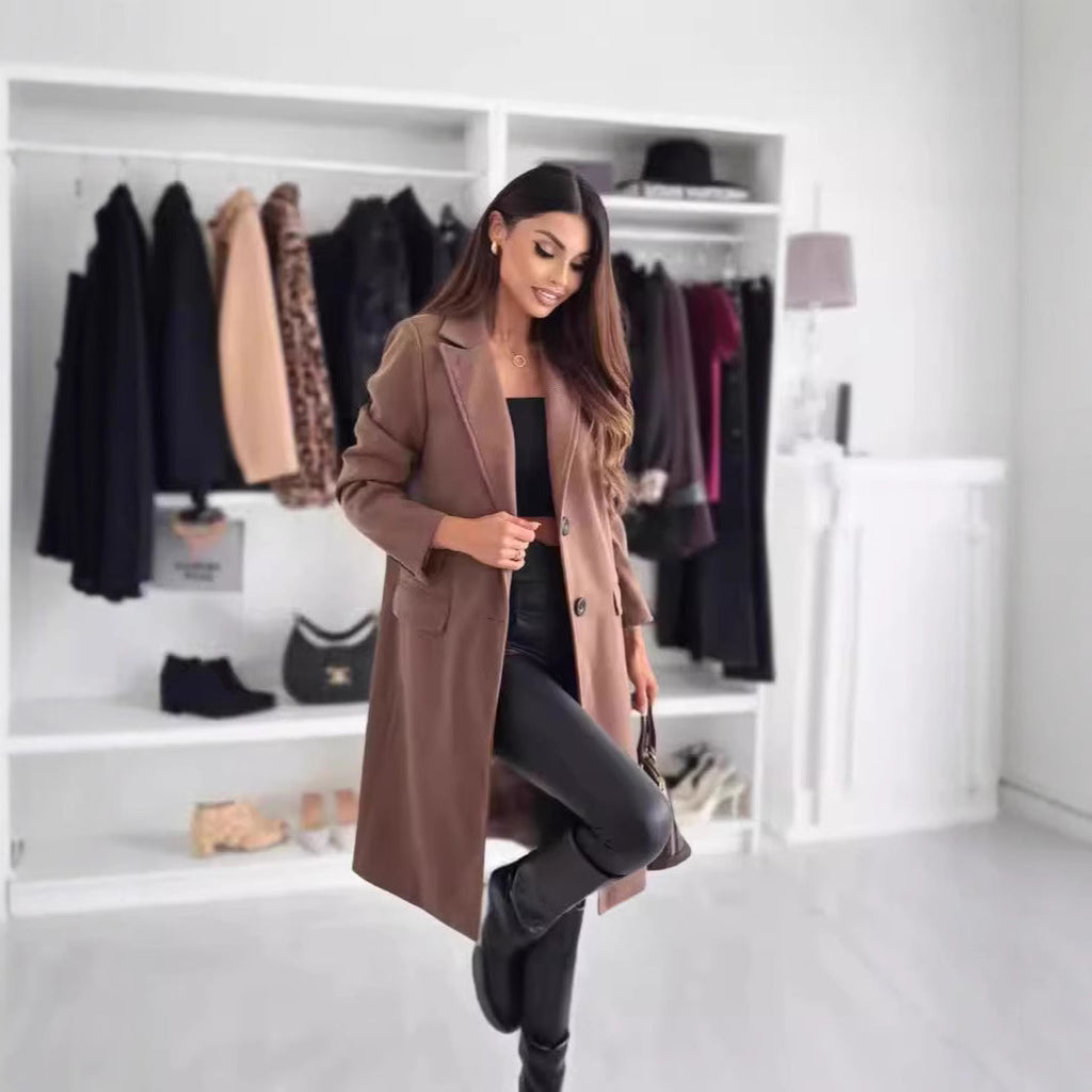 Manteau long ajusté à une rangée de boutons pour femmes Echoarchiv
